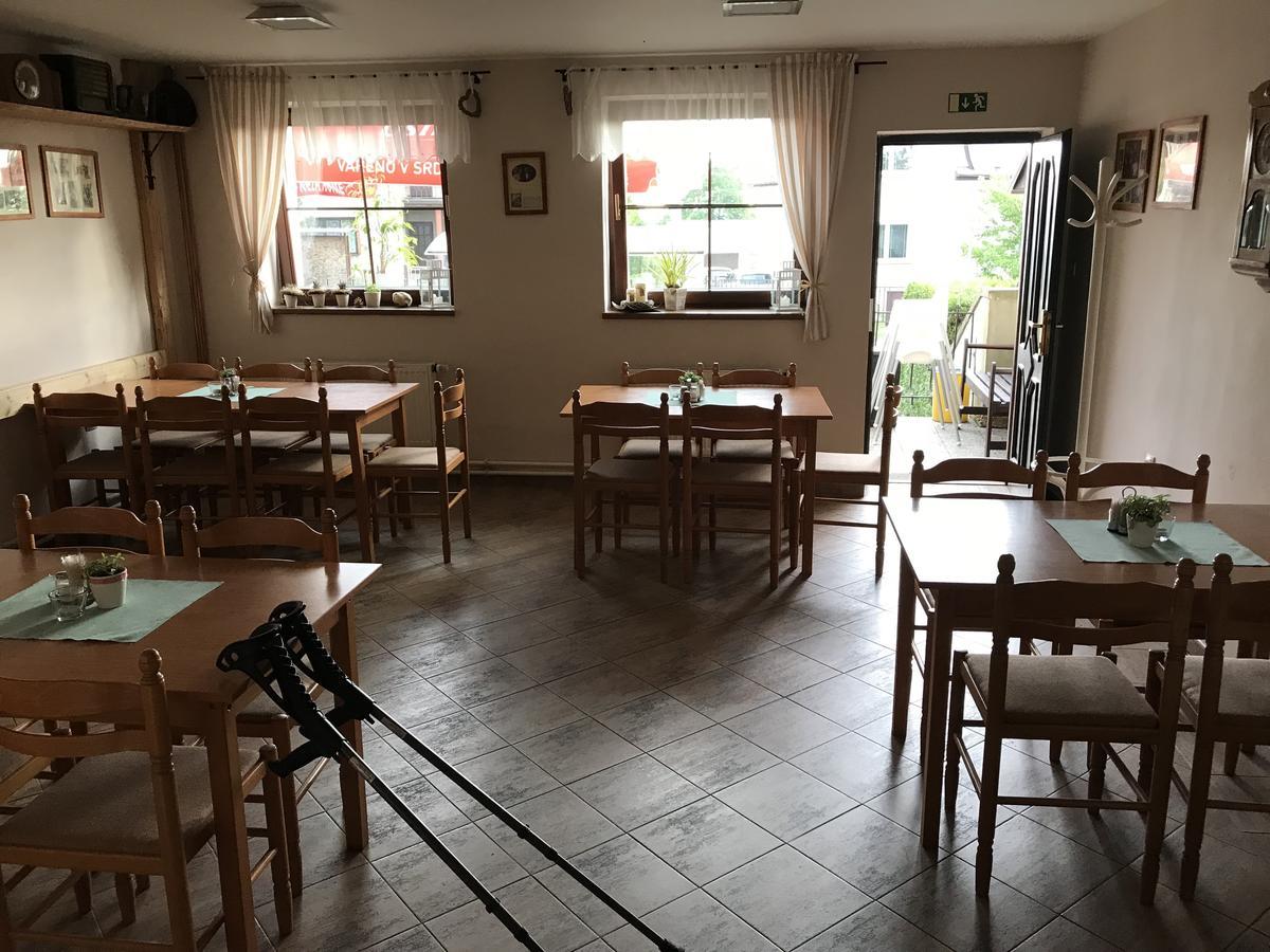 Restaurace A Penzion U Hasicu Klimkovice Buitenkant foto